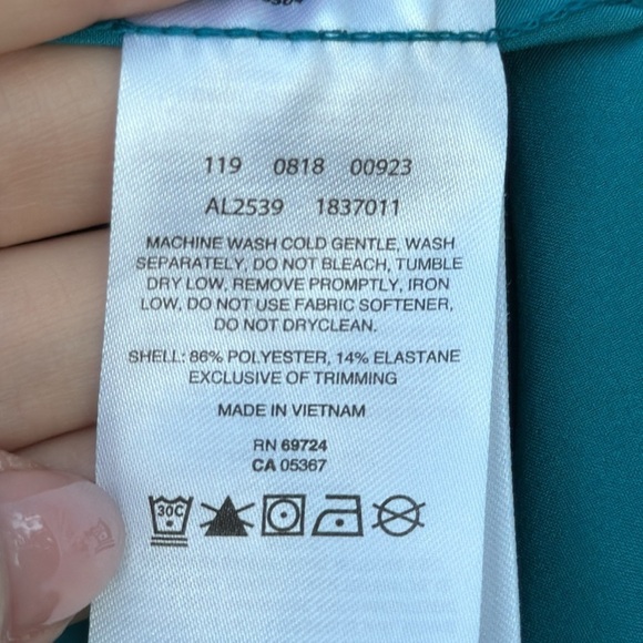 Columbia split back long sleeve top, size small - Picture 6 of 6